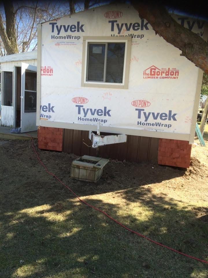 Mobile home exterior before siding and deck remodel near the Marblehead Peninsula